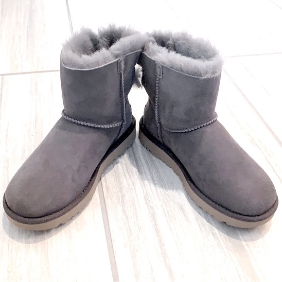 *NEW* Ugg Bailey Bow ll - Picture 7 of 14